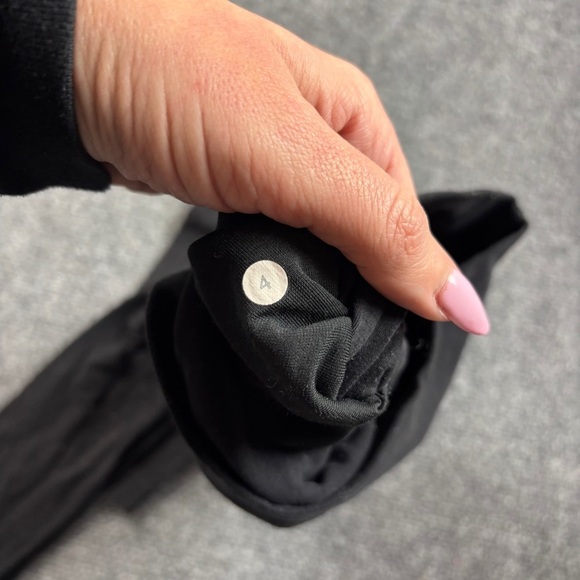 LULULEMON Women’s Black 25” Athletic Leggings High Waist size: 4 - Picture 8 of 8